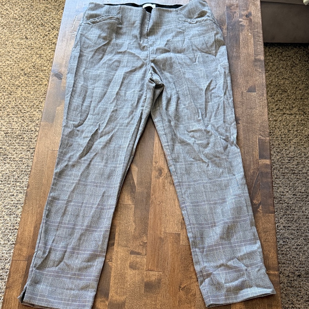 Van Heusen Gray Plaid Dress Pants